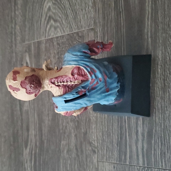 Diamond Select Toys 2013 The Walking Dead Zombie 9" Piggy Bank Change Coin - Picture 5 of 10